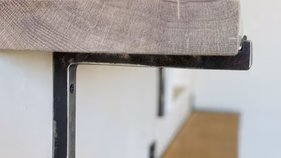 Stalen wandbuegel voor een wandplank Stalen wandbuegel voor een wandplank