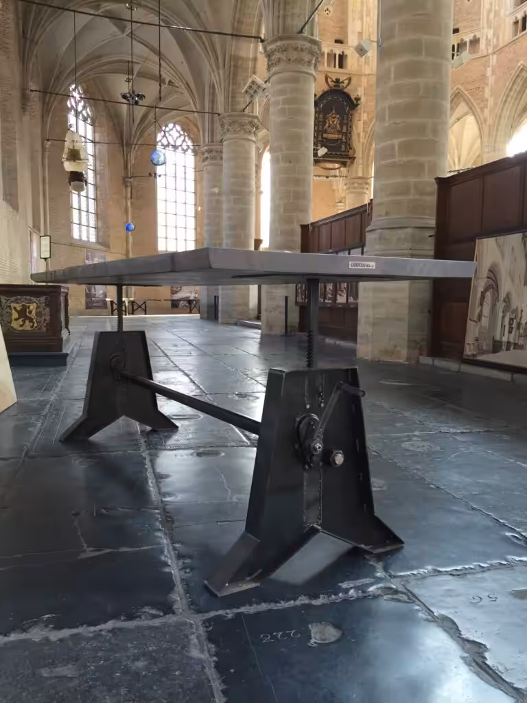 Verstelbare stalen tafel Verstelbare stalen tafel