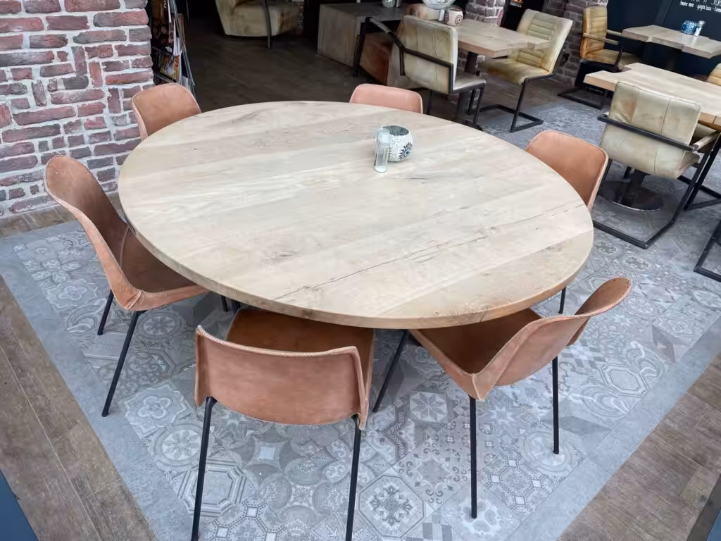 Ronde houten lounge-tafel Ronde houten lounge-tafel