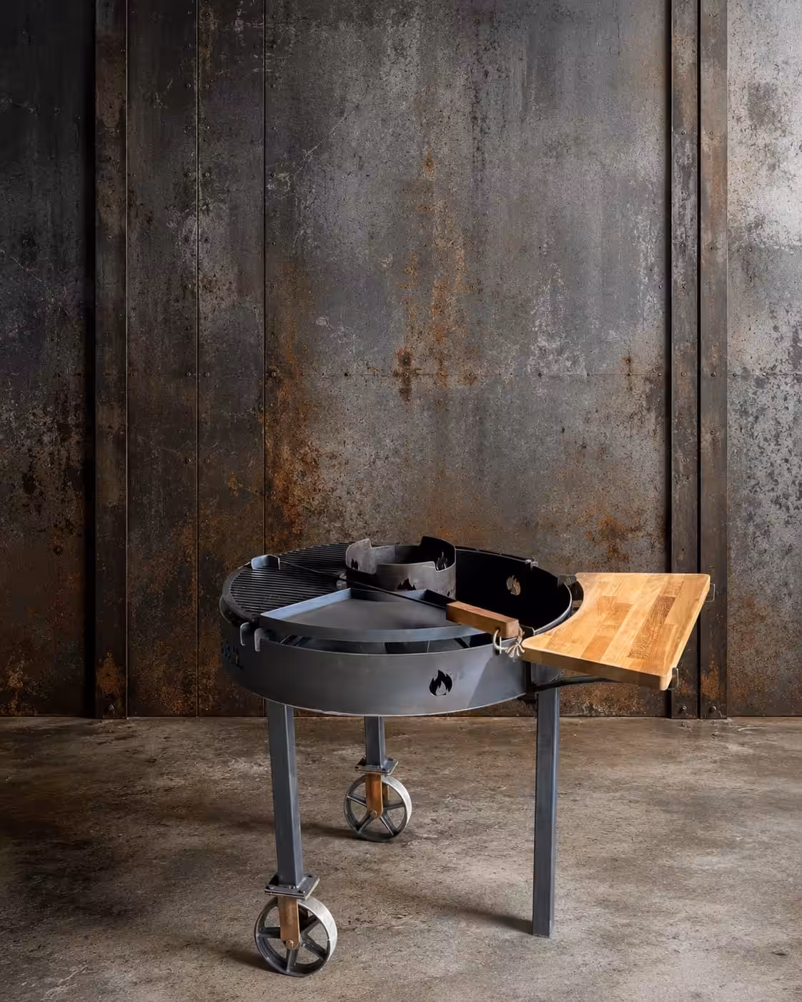iron-kitchen-bbq-round